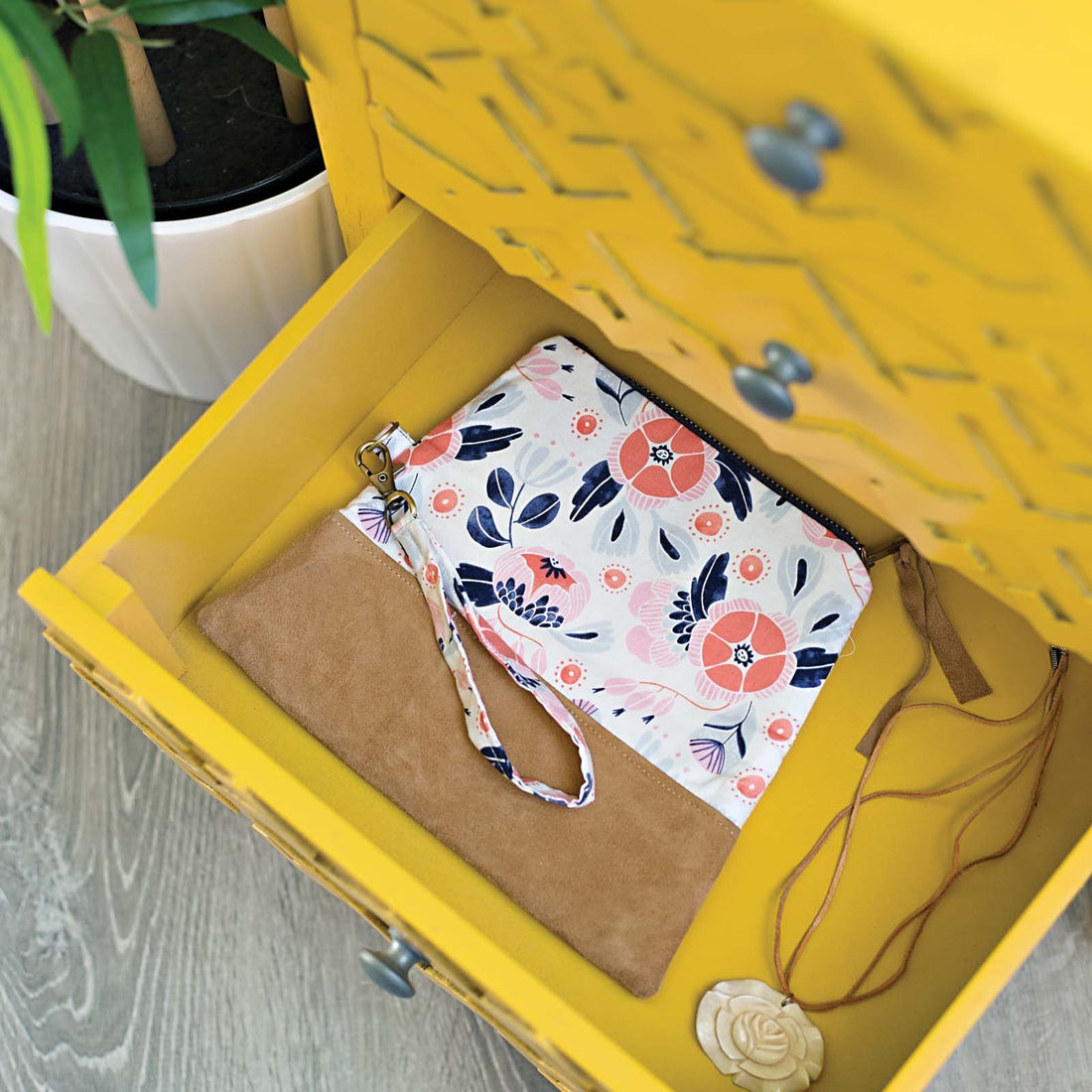 Free Project: Fold-Over Mini Clutch