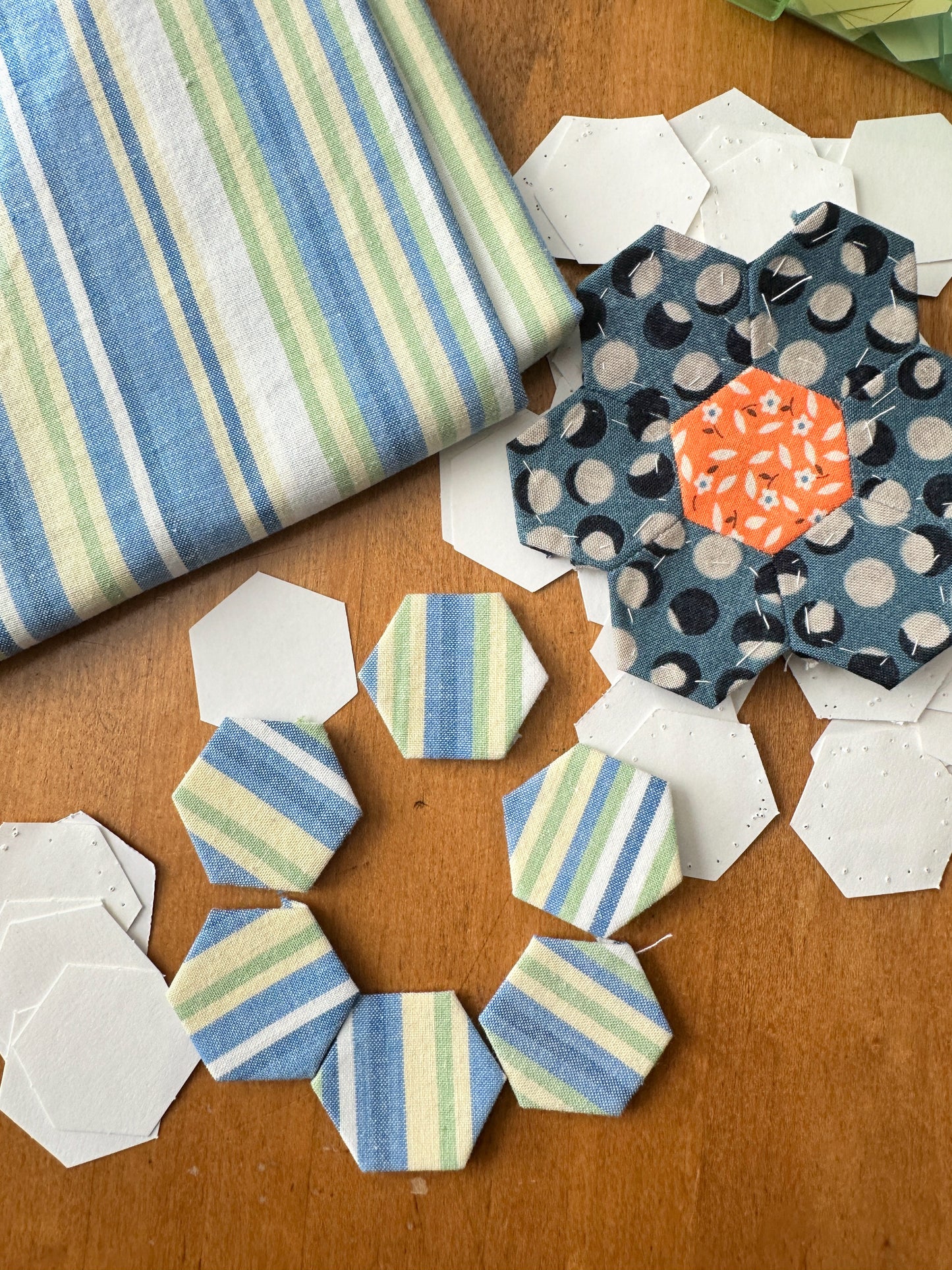 Hexie Flowers 101: Explore English Paper Piecing