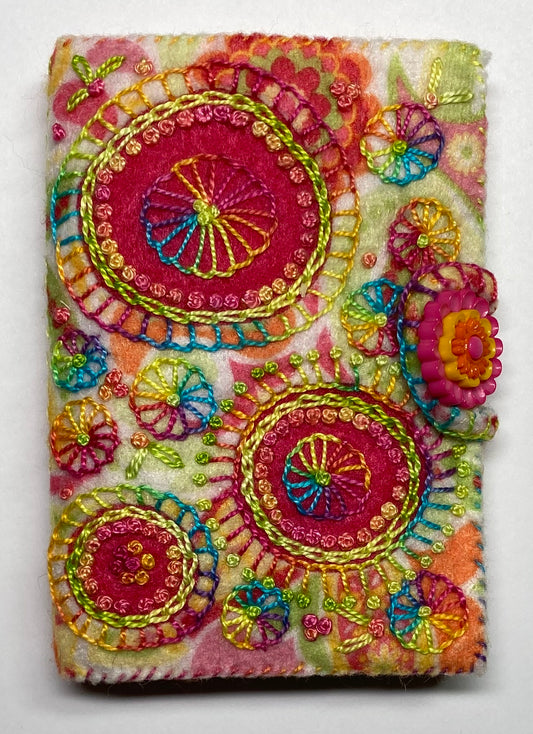 Free Project Download: Embroidered Felt Needle Case
