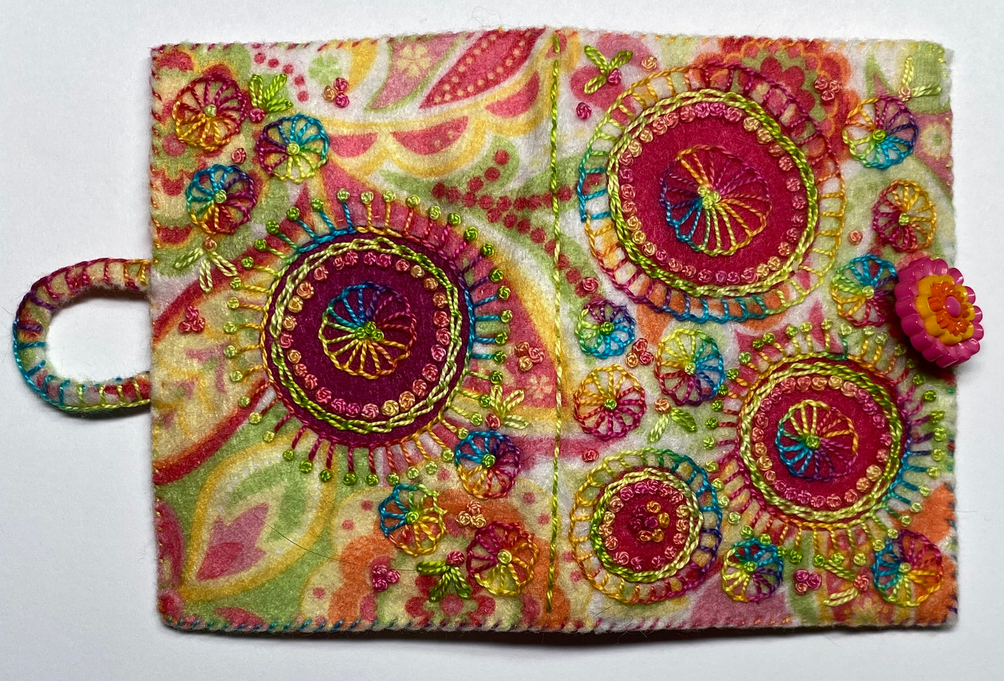 Free Project Download: Embroidered Felt Needle Case